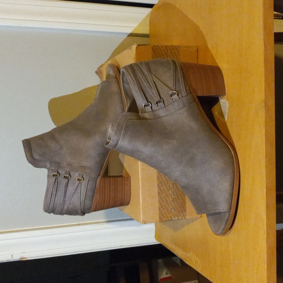 Ankle Boots - Picture 2 of 6